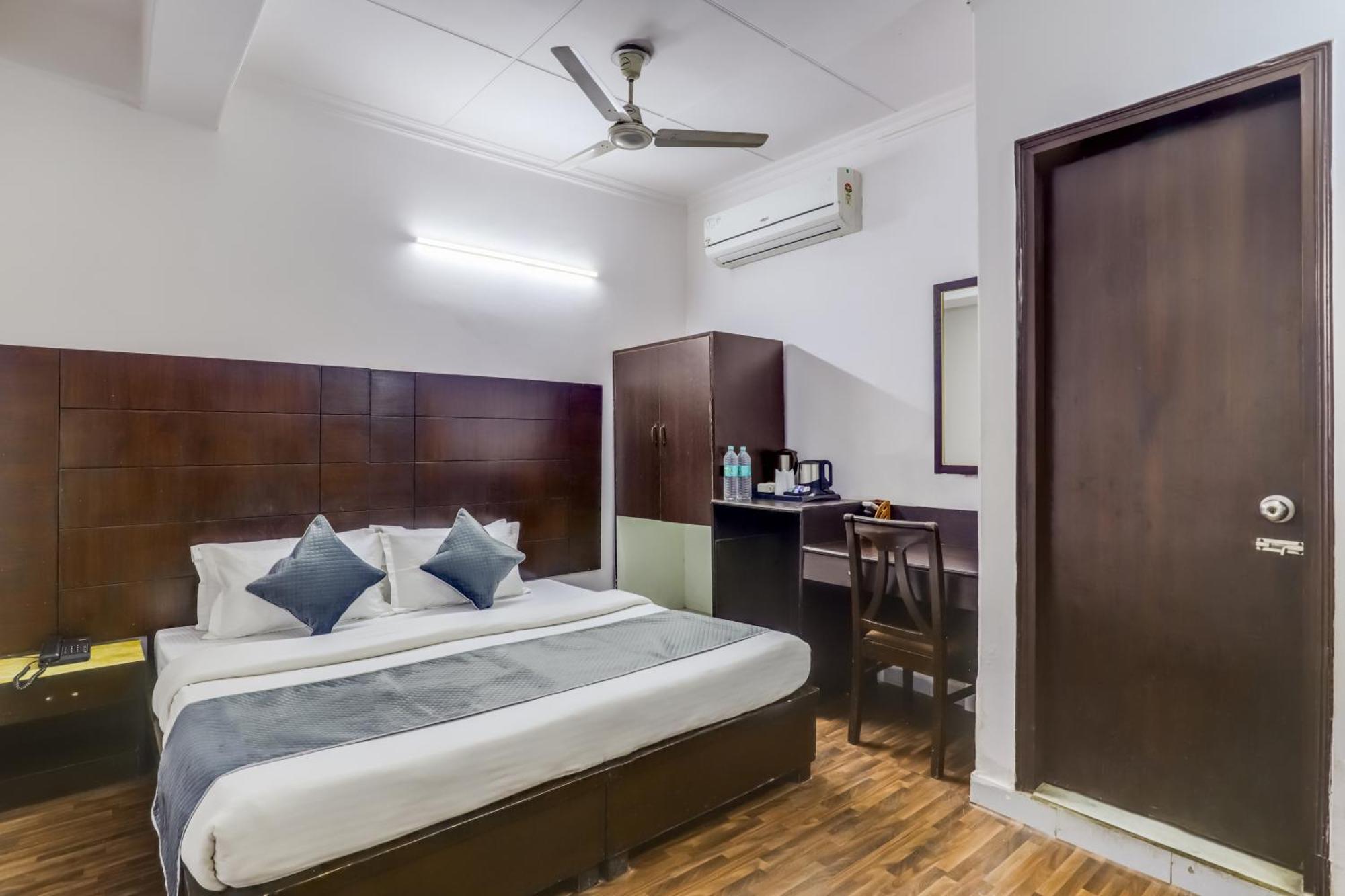 Hotel Sarthak Palace Near Karol Bagh Metro Station New Delhi Экстерьер фото