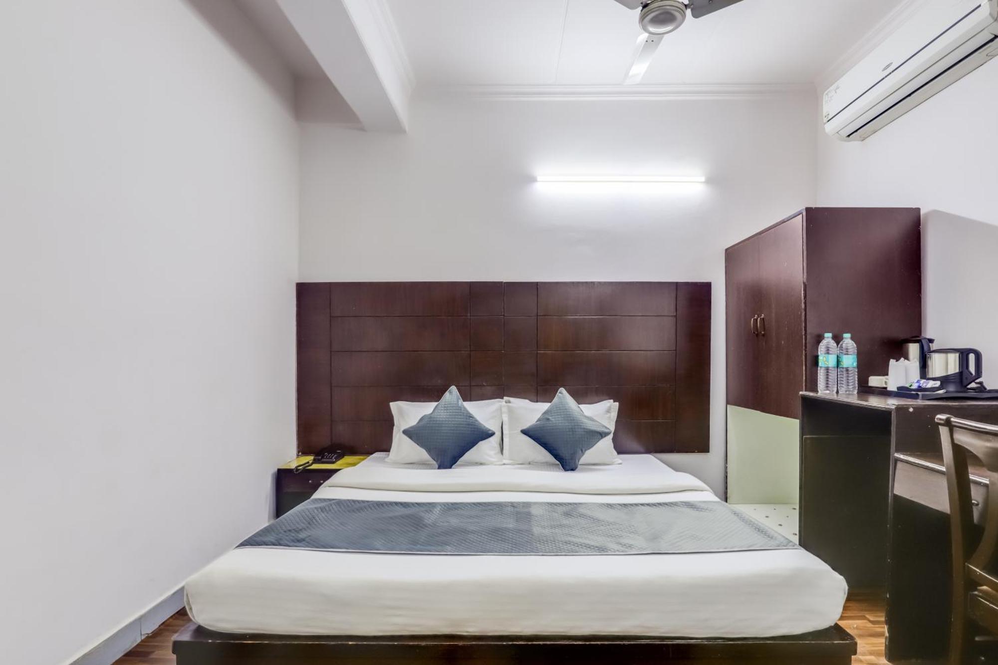 Hotel Sarthak Palace Near Karol Bagh Metro Station New Delhi Экстерьер фото