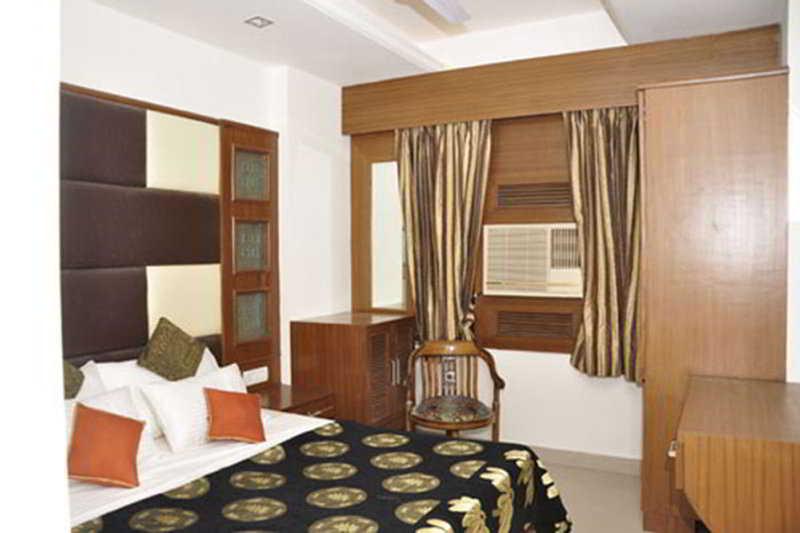 Hotel Sarthak Palace Near Karol Bagh Metro Station New Delhi Экстерьер фото