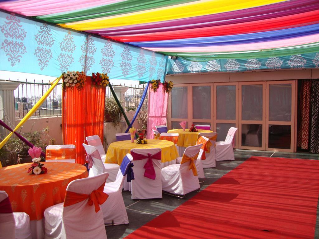Hotel Sarthak Palace Near Karol Bagh Metro Station New Delhi Экстерьер фото