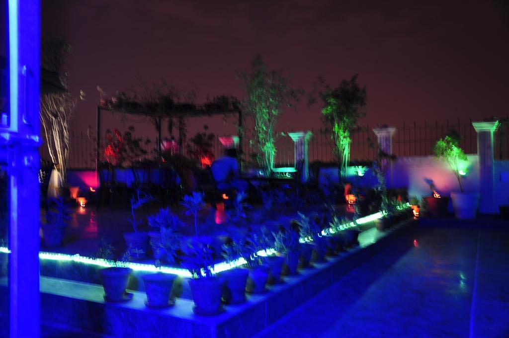 Hotel Sarthak Palace Near Karol Bagh Metro Station New Delhi Экстерьер фото