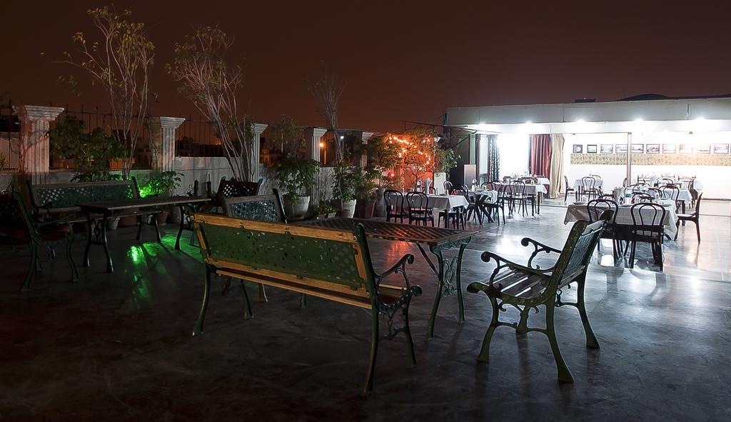 Hotel Sarthak Palace Near Karol Bagh Metro Station New Delhi Экстерьер фото